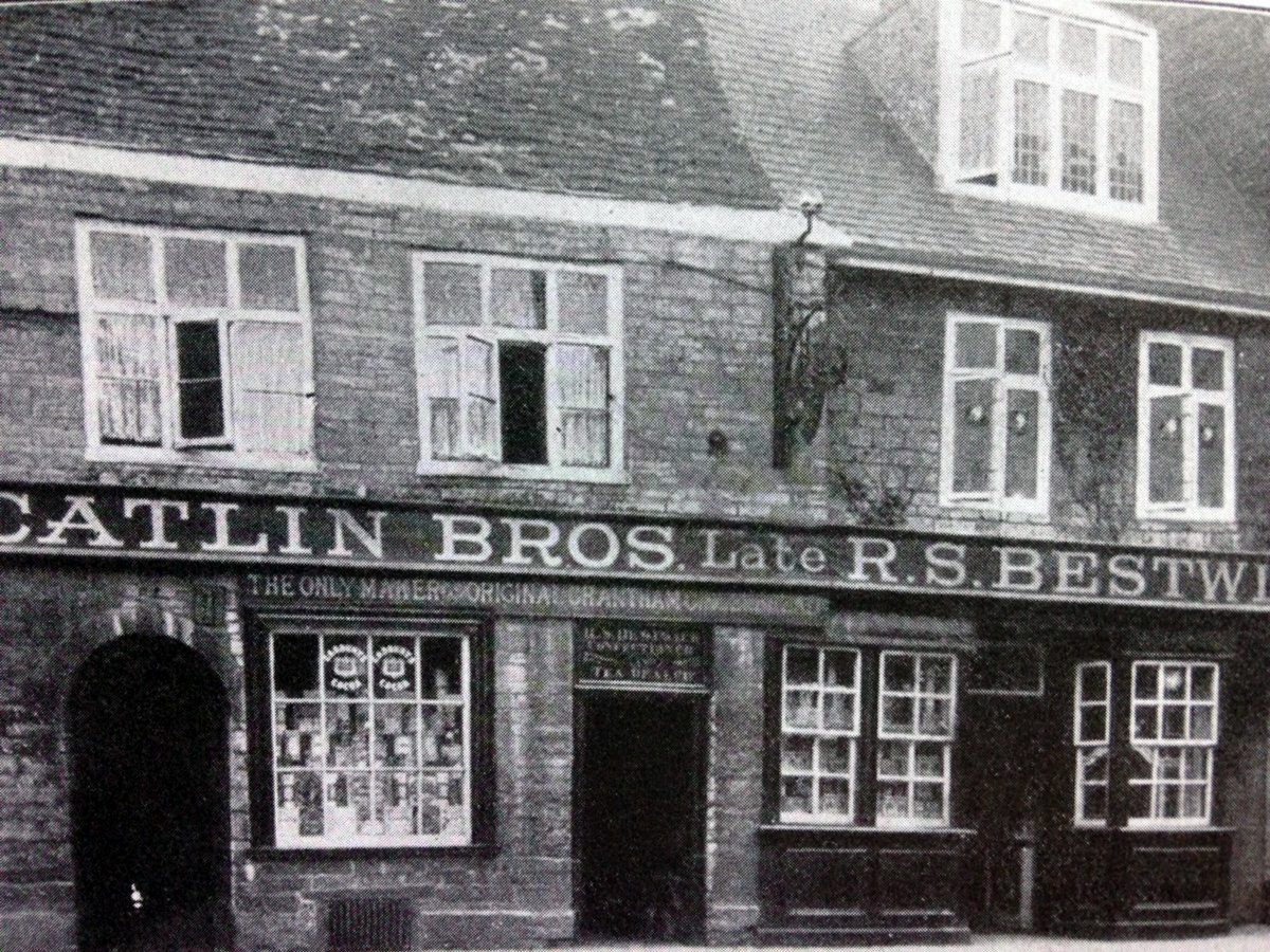 Shop to let on Grantham High Street