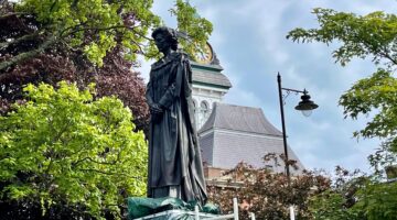 Margaret Thatcher statue being installed in Grantham town centre