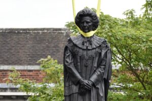 Margaret Thatcher statue being installed in Grantham town centre