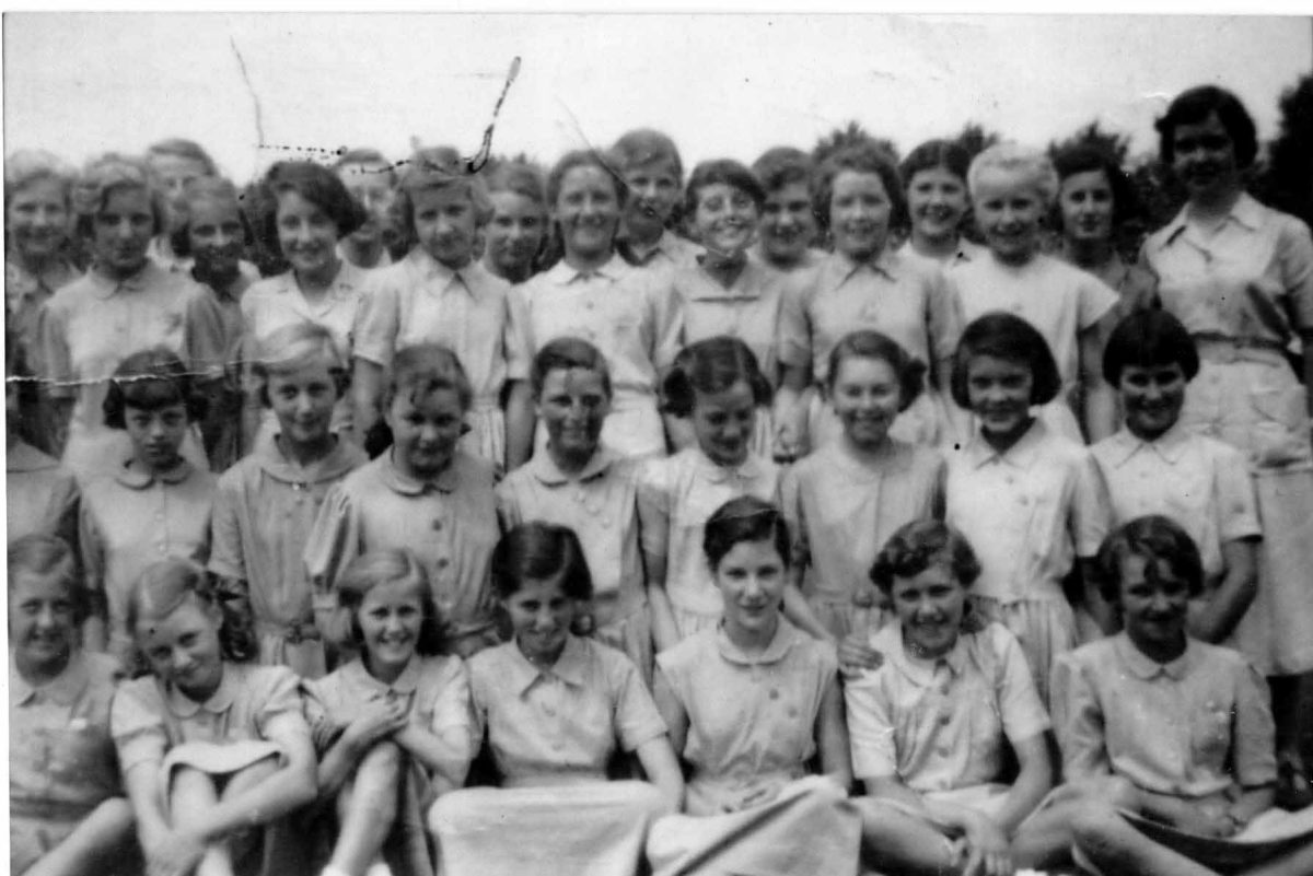 Do you know the girls in this Grantham school photo?