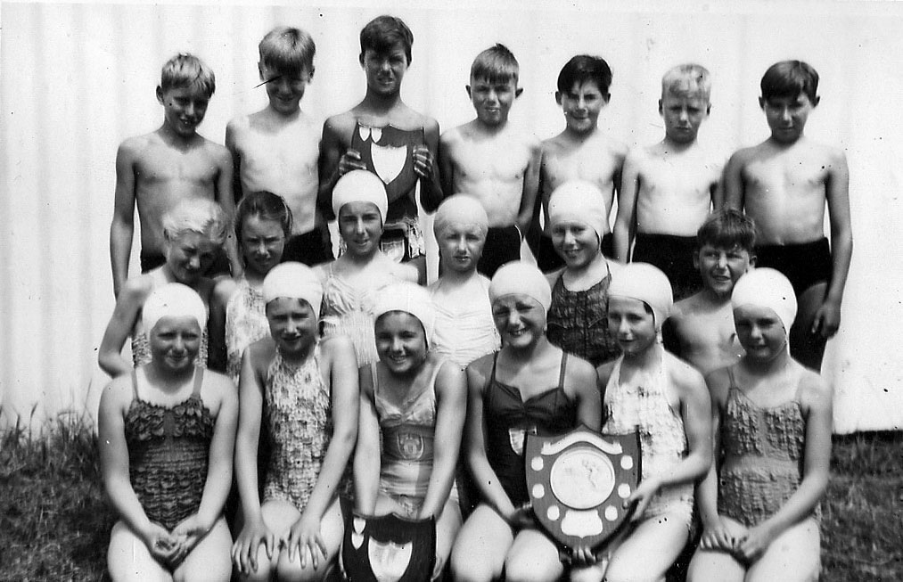 Who can you name in this Grantham school photo?