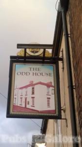 Who enjoyed a few pints in this Grantham pub?