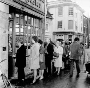 Who do you know in this bread queue?