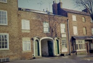 Who enjoyed a pint at this Grantham pub?