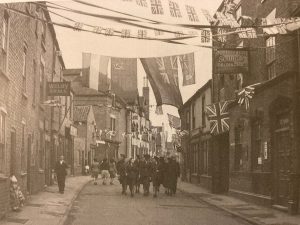 Who enjoyed a pint in this Grantham pub?