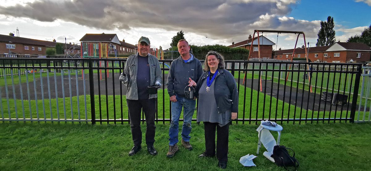 Grantham Town Ambassador and Grantham Councillors help out at Beedon Play park